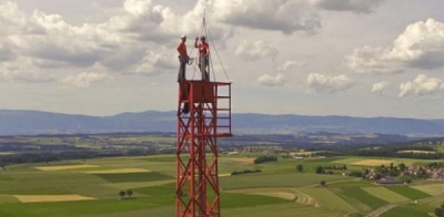 Montez au sommet d'un pylône radio de 125 m.